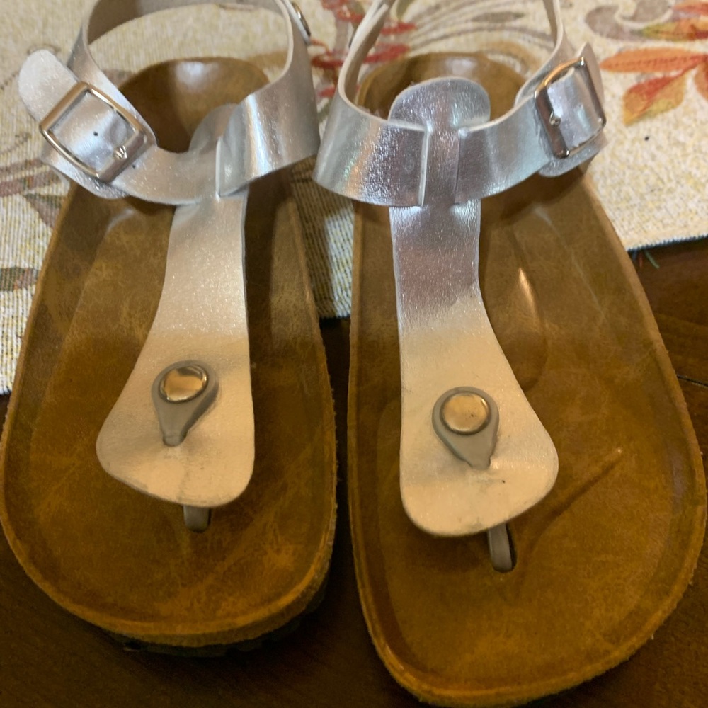 Sandles silver t strap